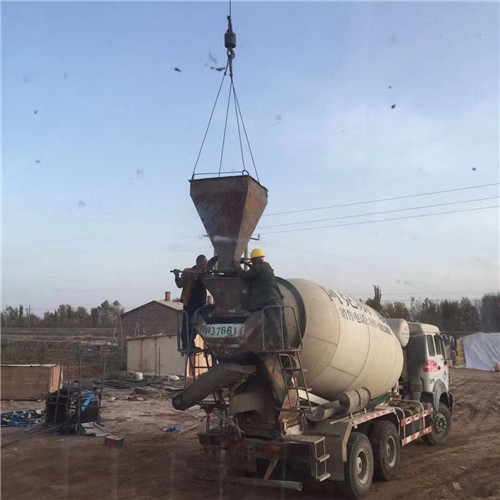 仪陇县“精准瞄准”—— 吊车的 “定位导航” 技术